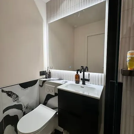 Entier à 5 Min De La Nizza